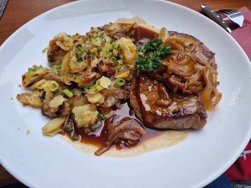 Im Schnitzbiegel Weinstube Und Biergarten  photo 2